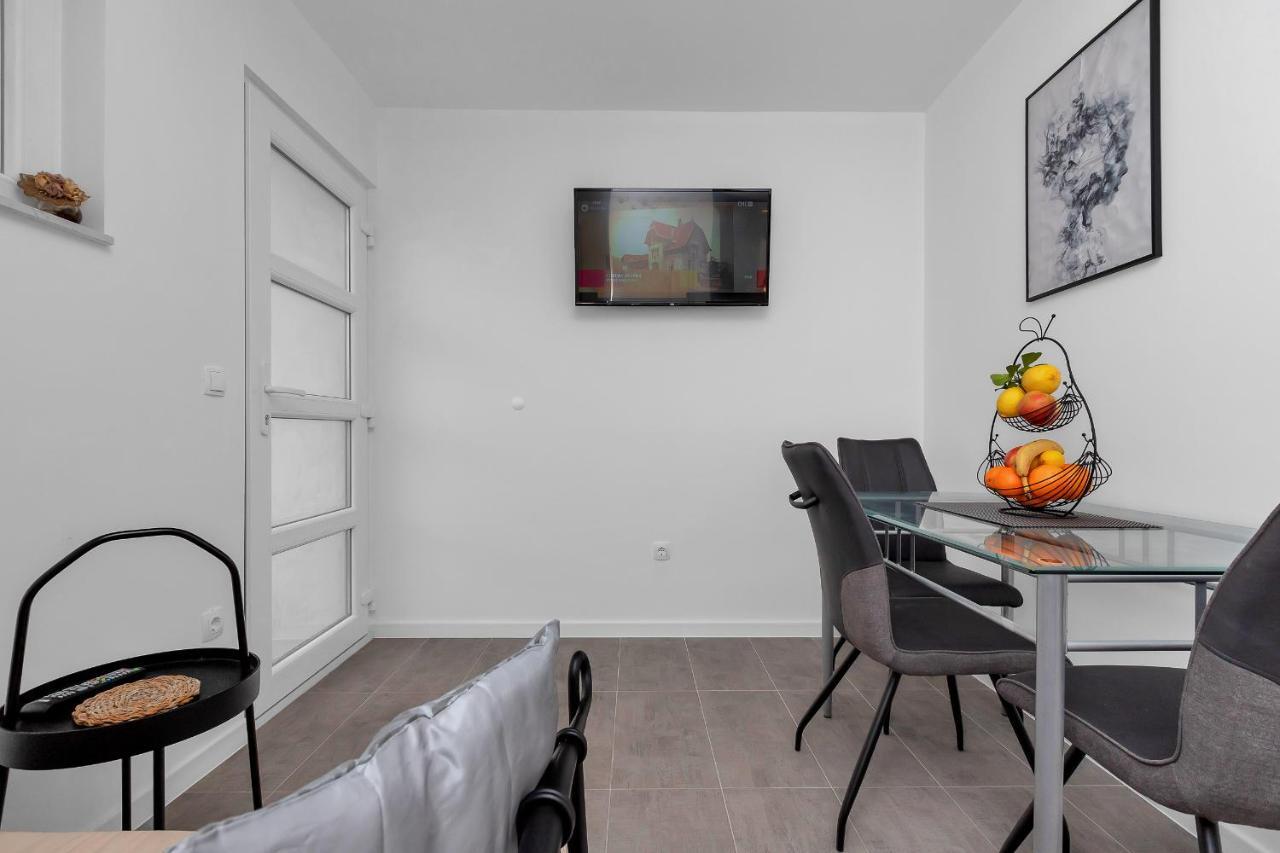 Apartmani Nikmar Makarska Exteriör bild